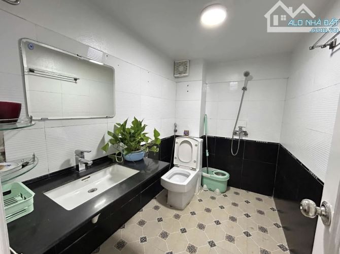 Bán nhà cực đẹp Mỹ Đình. DT: 40/46m. MT: 5m. Nhà: 4 tầng. Giá: 9,5 tỷ - 4