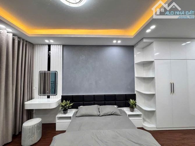 BÁN NHÀ ĐỊNH CÔNG THƯỢNG - Ô TÔ ĐỖ CỬA - NHÀ ĐẸP FULL NỘI THẤT - 30M.8.3 TỶ - 4