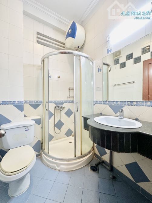 HẺM XE HƠI LÝ CHÍNH THẮNG - SÁT MẶT TIỀN 43M2, NỞ HẬU,4 TẦNG BTCT, 4PN CHỈ 7.3 TỶ/TL - 4