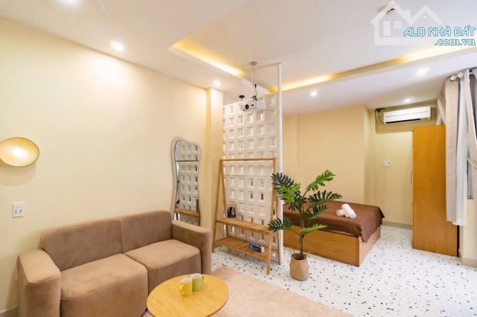 BÁN TÒA CĂN HỘ DỊCH VỤ PHỐ GIÁP NHẤT 190M 9 TẦNG LÔ GÓC 2 THOÁNG Ô TÔ TRÁNH DOANH THU 250/ - 4