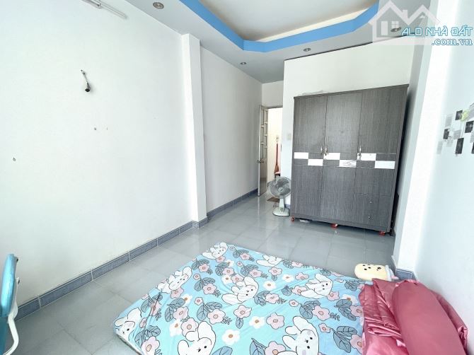Nhà đẹp 3 lầu, Tân Phú, 2 phòng ngủ, 26m2 sổ vuông đẹp, chỉ 3.2 tỷ - 5