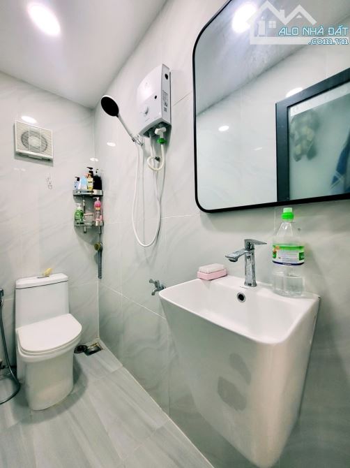❌TRỊNH ĐÌNH TRỌNG -Hẻm nhựa 6m 1 căn ra MT-  KC 5 tầng - Giá 8.8 tỷ - 5
