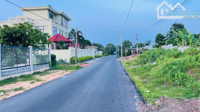 Bán lô đất mặt tiền rộng miên man 35m đường nhựa tại TT Đất Đỏ. Gần TL52 dân cư đông - 5