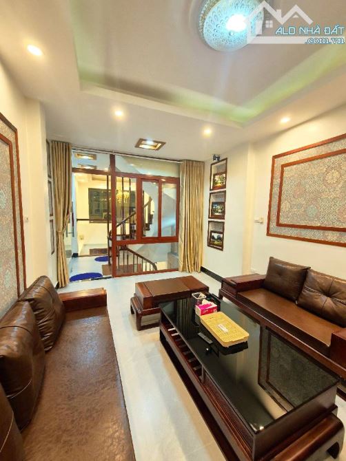 Chính Chủ Cần Bán Nhà Quận Ba Đình - 45m2x5T - Chỉ 10 Tỷ - Sát Phố - Nhà Đẹp Ở Ngay