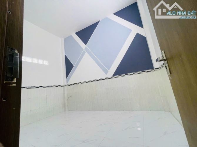 NHÀ SỔ RIÊNG Phường Dĩ An Tp HCM. * Dt 72 m2 - Thổ cư 66 m2. Hướng đông Bắc . Giá 2.85 tỷ. - 5