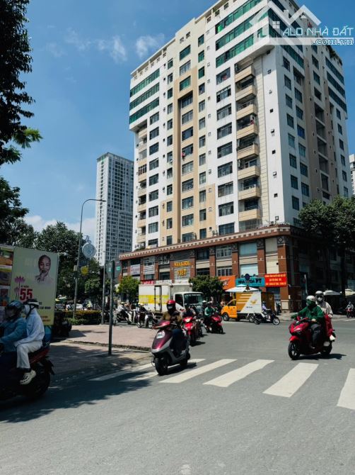 XE TẢI 2 CHIẾC ĐỖ TRƯỚC NHÀ ĐÊM NGÀY- CÁCH MẶT TIỀN 1 CĂN NHÀ NHỎ🏡 HƠN 100M2 ĐẤT GIÁ - 6