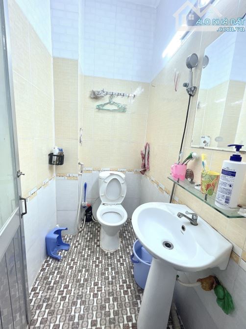 Nhà đẹp 3 lầu, Tân Phú, 2 phòng ngủ, 26m2 sổ vuông đẹp, chỉ 3.2 tỷ - 6