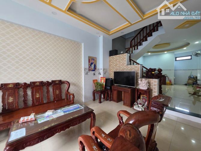 MTKD Nguyễn Duy Trinh, Đường 2 ô tô, 4 tầng, 4.8x17m, 4PN5WC, 8.xx tỷ - 6