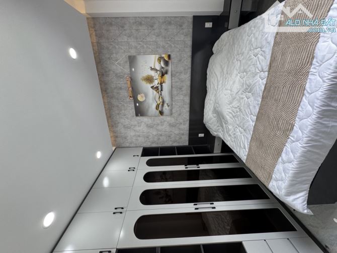 Nhà bán, Hà Huy Giáp, 4m x 14m, 5 Tầng, HXH, Giá 6.4 tỷ - 6