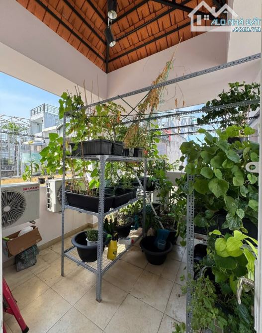 Nhà đẹp Nguyễn Thiện Thuật, P.3, Q.3, DT: 3.4 X 11m, ba lầu, giá 6 tỷ 75. - 6