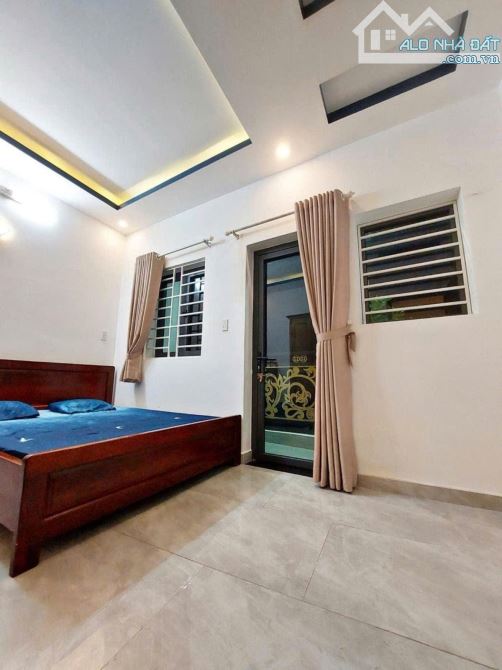 KHU SÂN BAY . NGAY CHỢ . GẦN MẶT TIỀN NGUYỄN KIỆM . CÁCH HXH 15M . 4TẦNG . 50M2, NGANG 4.5 - 6