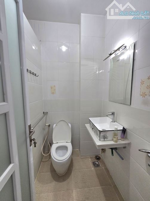 BÁN NHÀ PHÚ NHUẬN - KHU PHAN XÍCH LONG - HẺM XE HƠI - 6 TẦNG 7 CHỖ - 7