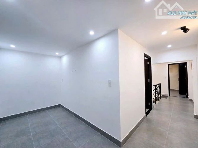 Sập hầm căn kiệt oto Lý Thái Tổ lý tưởng để gia đình chọn ở - 8