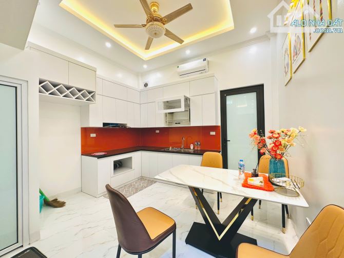 Chính chủ bán nhà Thái Hà 45m2, 6T thang máy, 5pn, mt 4,2m. Phân lô, 5 chỗ vào nhà.