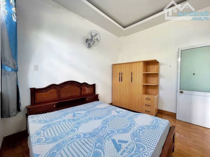 Bán nhà 2lầu - GÓC 2MT HẺM - ngay trung tâm, tiện ích xung quanh đầy đủ - 8