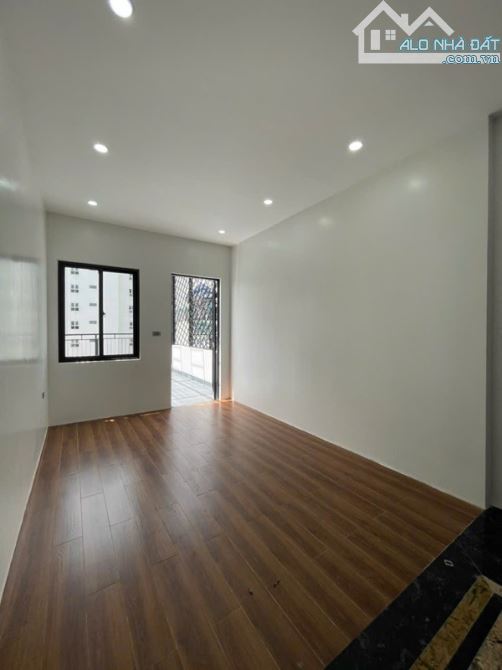 BÁN NHÀ GIA THUỴ- DT 40M2- NỞ HẬU- Ô TÔ VÀO NHÀ- NHỈNH 11 TỶ- SIÊU HIẾM-VIP! - 9