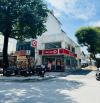 XE TẢI 2 CHIẾC ĐỖ TRƯỚC NHÀ ĐÊM NGÀY- CÁCH MẶT TIỀN 1 CĂN NHÀ NHỎ🏡 HƠN 100M2 ĐẤT GIÁ