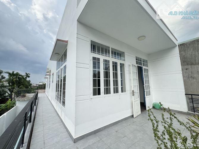 BIỆT THỰ 2 TẦNG SÂN VƯỜN, DT 8x25 200M2, HẺM XE HƠI NGỦ TRONG NHÀ, LINH ĐÔNG,Chỉ 12 Tỷ X - 7