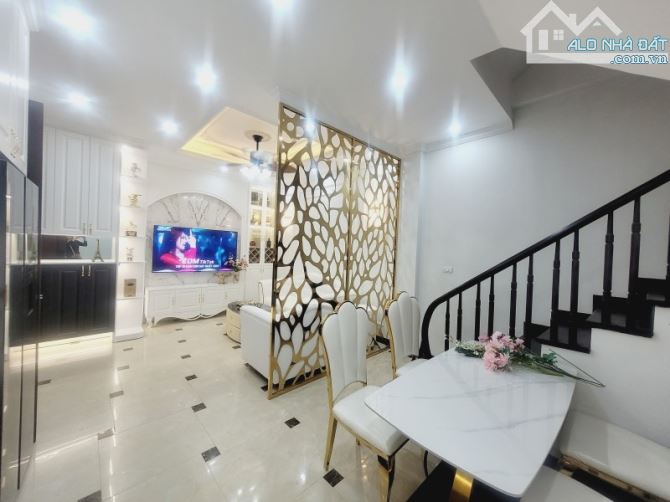 Phố Tam Trinh, ô tô tránh, kinh doanh sầm uất, mặt tiền 8m, 100m2 cần tiền bán gấp 15.5 tỷ - 2