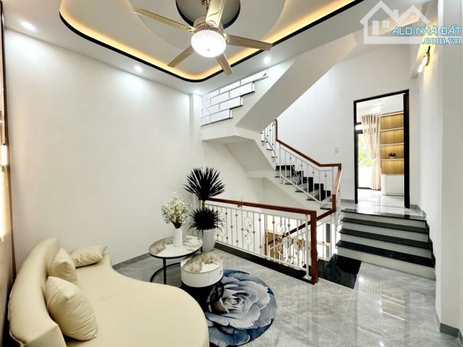💥💥💥 SIÊU PHẨM 3 tầng mới Keng full nội thất xịn - Nguyễn Chánh - sát biển gần trường