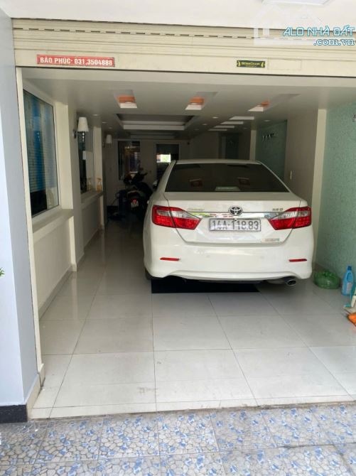 Bán căn biệt thự 4 tầng đẹp tại Văn Cao khu vực đông dân cư