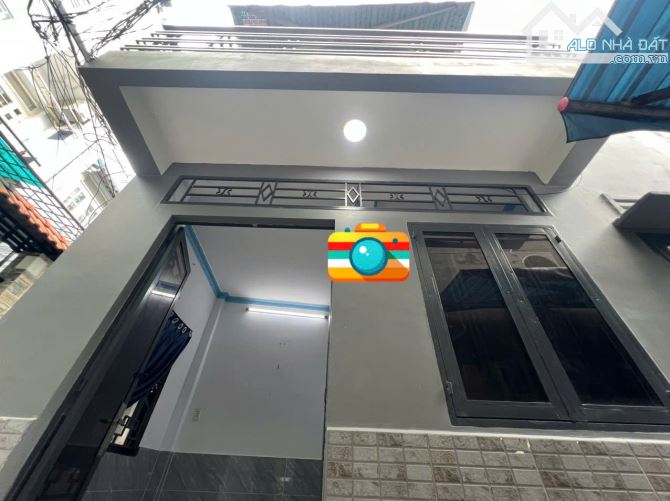 SÁT MẶT TIỀN Q4 NGANG 5.5 DÀI 3.5  ĐÚC BÊ TÔNG CÓ 2 TỶ