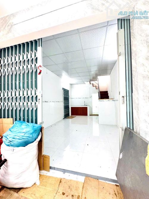 MẶT TIỀN 2 GÓC LÊ QUỐC HƯNG Q4 NGANG 3.4 DÀI 9 - 2 TẦNG CÓ 3 TỶ