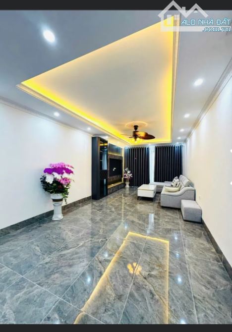 🌟 Cơ hội hiếm – Sở hữu nhà đẹp Hoàng Quốc Việt, khu phân lô ô tô đỗ cửa! 56,5 M  12,9 tỷ