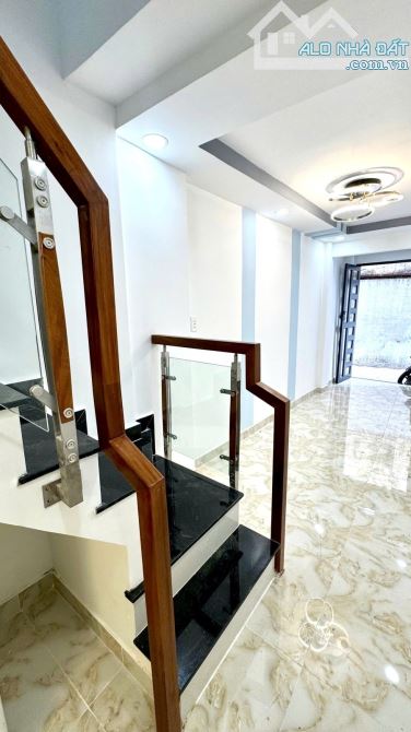 Bán nhà Quận 8 gần cầu Chà Và - (3.4 x 10m) 2 tầng 2 phòng ngủ - giá chỉ 2 tỷ 65