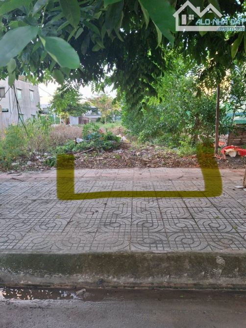 Cắt lỗ 30% lô đất 80m2 giá 1tỷ750 gần chợ TDC Lộc An, ngay trục đường 25m ngay trục N7