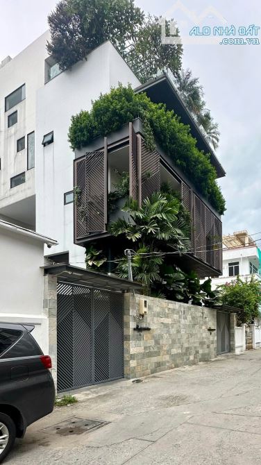 Biệt thự sang trọng đường Trần Khắc Chân, Quận 1, kết  hầm 7 tầng có hồ bơi nội thất có gu