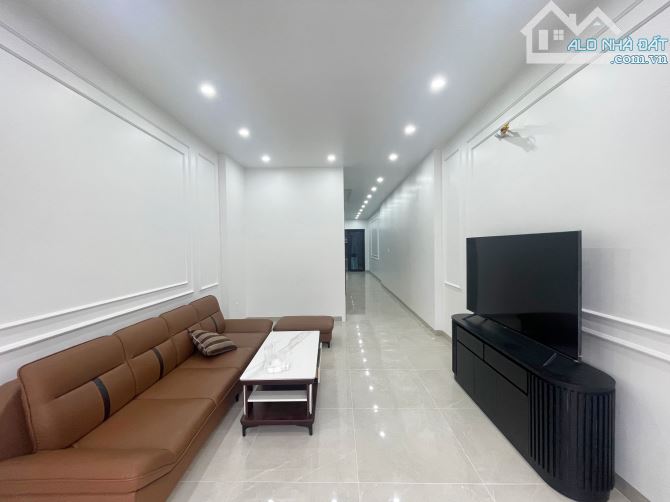 Nhà 4 tầng thang máy khu TĐC tuyến 2 Ngô Gia Tự - 77m2 - Vỉa hè 7m