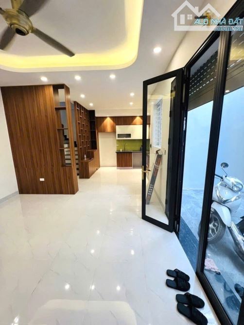 LẠC LONG QUÂN, CẦU GIẤY - 34M - 5 TẦNG - NHÀ MỚI - FULL NỘI THẤT SANG TRỌNG - Ở NGAY
