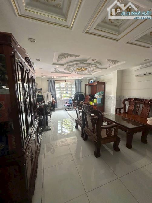 NHÀ 3 LẦU 14,5 TỶ MẶT TIỀN ĐƯỜNG NGUYỄN VĂN CỪ ĐOẠN KDC HỒNG PHÁT GẦN ĐƯỜNG TRẦN HOÀNG NA