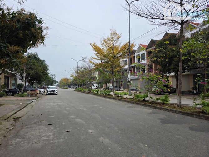 Bán nhà liền kề Đại Hoàng Long mặt Lý Anh Tông ( xây thô )Dt 87,4m2. Mt 5m. TN. Giá 14 tỷ