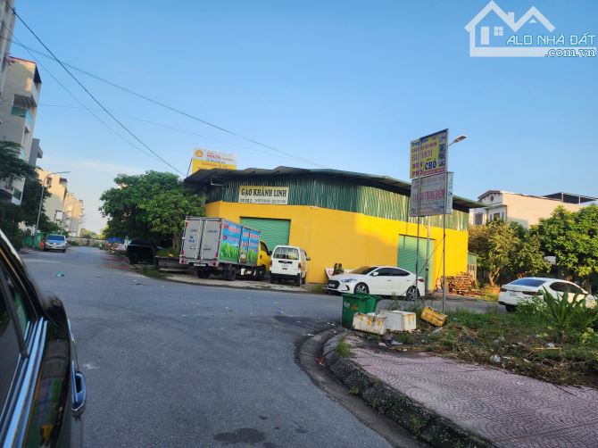 Bán lô đất giãn dân Bò Sơn 2 mặt Triệu Việt Vương dt 73.2m2 mt 4.25m hướng TB .Giá 9.1 tỷ