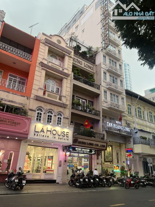 Bán nhà mặt tiền đường Phan Chu Trinh đối diện cửa Tây chợ Bến Thành, dt: 8,3x18m 3 tầng