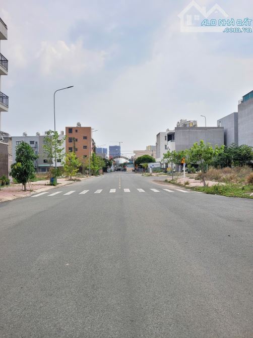 cặp góc 136,2m2 (8,6x16,5) 8ty750 2MT đối diện chợ KDC gần làng đại học p.Bình An Tp.Dĩ An