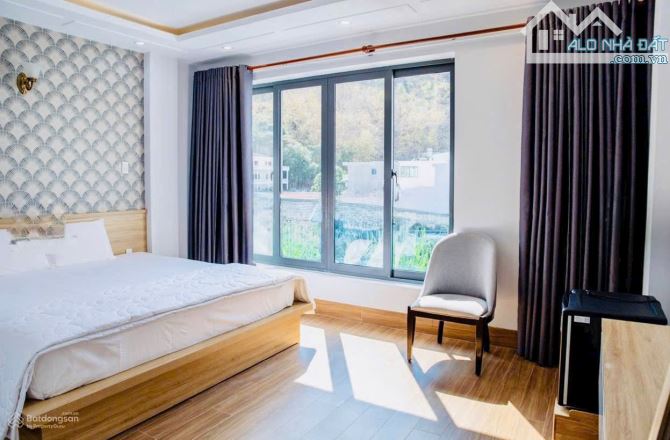 BÁN KHÁCH SẠN 19 PHÒNG MẶT TIỀN PHAN CHU TRINH GẦN BIỂN - 189M2 NỞ HẬU GIÁ 33,5 TỈ