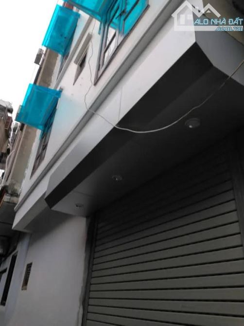 Bán nhà Nam Từ Liêm. Nhà 30m, 4 tầng, MT: 6,4m. Ô tô đỗ cách 10m. Giá: 6,5 tỷ