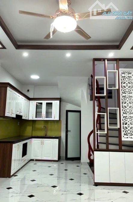 Thạch Bàn _ Long Biên GẦN VỈA HÈ Ô TÔ TRÁNH - ĐỐI DIỆN TT ĐĂNG KIỂM - AN NINH TỐT
