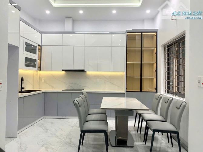 Bán căn nhà 4 tầng lô góc 2 mặt tiền cực đẹp ngõ phố Ngô Quyền, TP Hải Dương.