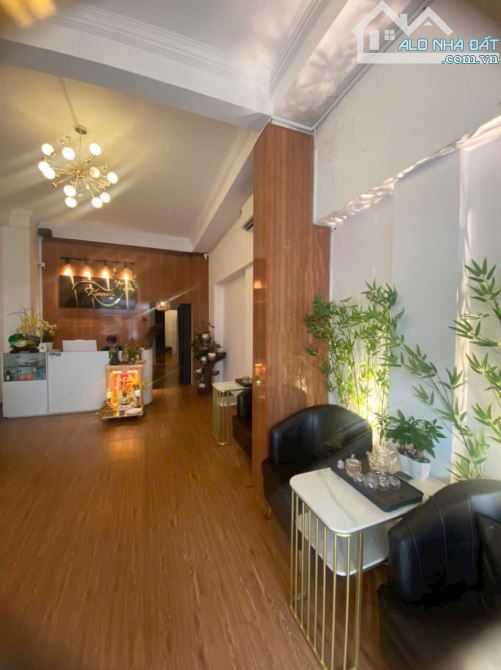 Cho thuê Góc 2MT 222 Hai Bà Trưng, Đakao, Q.1