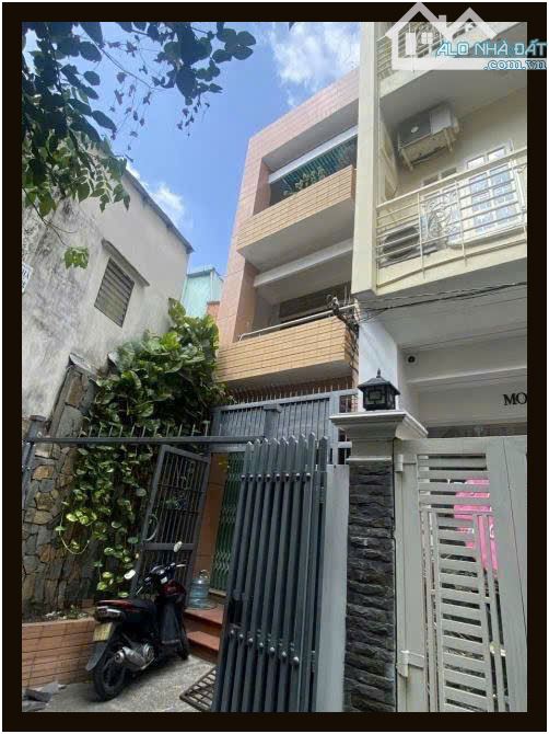 Nhà phố xinh 4.1 x 17m nở hậu 1 trệt 3 lầu Đặng Dung Quận 1 TP.HCM
