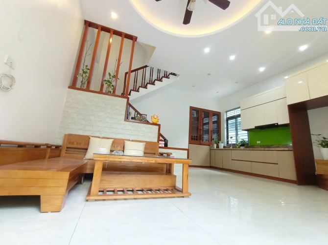 CC CHUYỂN đi tỉnh khác cần bán nhà dẫn xây 3 tầng mới , oto đậu đỗ trước cửa nhà ngày