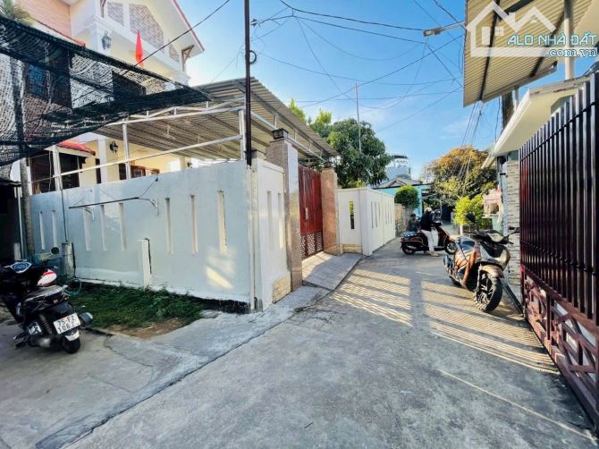 BÁN ĐẤT TẶNG NHÀ – KIỆT Ô TÔ VIP BÙI THỊ XUÂN, HUẾ - CẠNH KQH BÀU VÁ - GIÁ CHỐT 2 TỶ 750