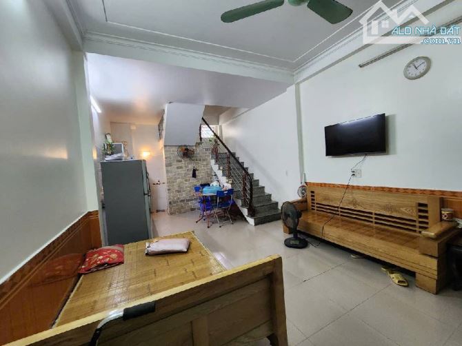 NGỌC THỤY_NHÀ DÂN XÂY _SỔ VUÔNG_Ô TÔ ĐỖ CỔNG_3THOÁNG_MẶT TIỀN 3,9M_ GIÁ CHỈ 6 TỶ NHỈNH