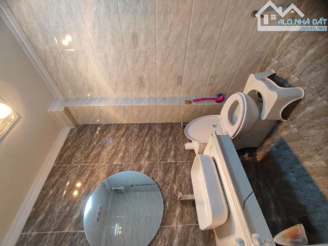 Cần Bán Gắp Nhà Nguyễn Đức Cảnh : Vị Trí Đẹp - Ngõ Thông Ba Gác - Vài Bước Ra Ô Tô