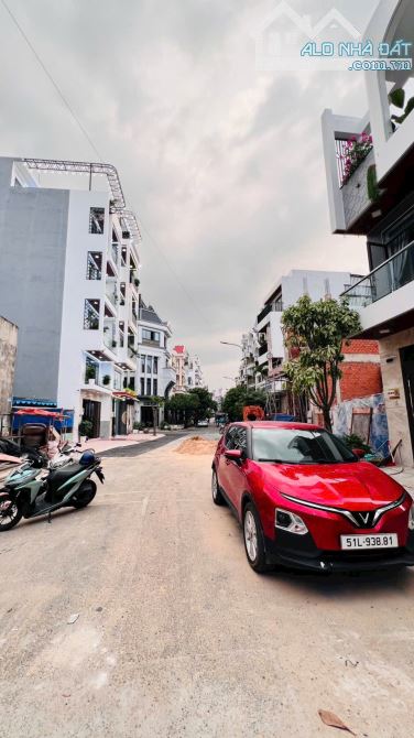 NHÀ PHỐ 6 TẦNG THANG MÁY,ĐƯỜNG 12M CÓ LỀ TRẦN THỊ NĂM (TCH10 CŨ), Q.12, 5*20M, NHỈNH 10 TỶ