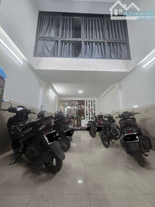 Bán gấp nhà đẹp ở ngay Nguyễn Thị Thâp, xe hơi ngủ nhà 89m2, 5T, SHR, HCĐ, chỉ 11.5 Tỷ.